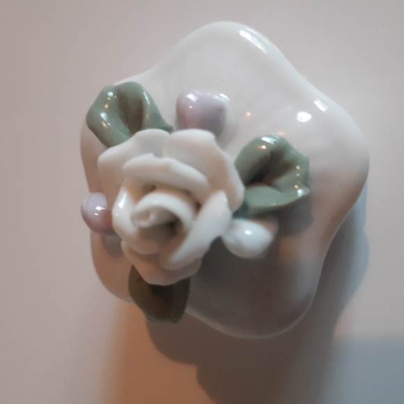 Small Floral trinket box 2" - Picture 5 of 5